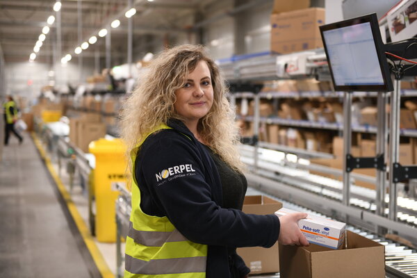 Mitarbeiterin Kommissionierung