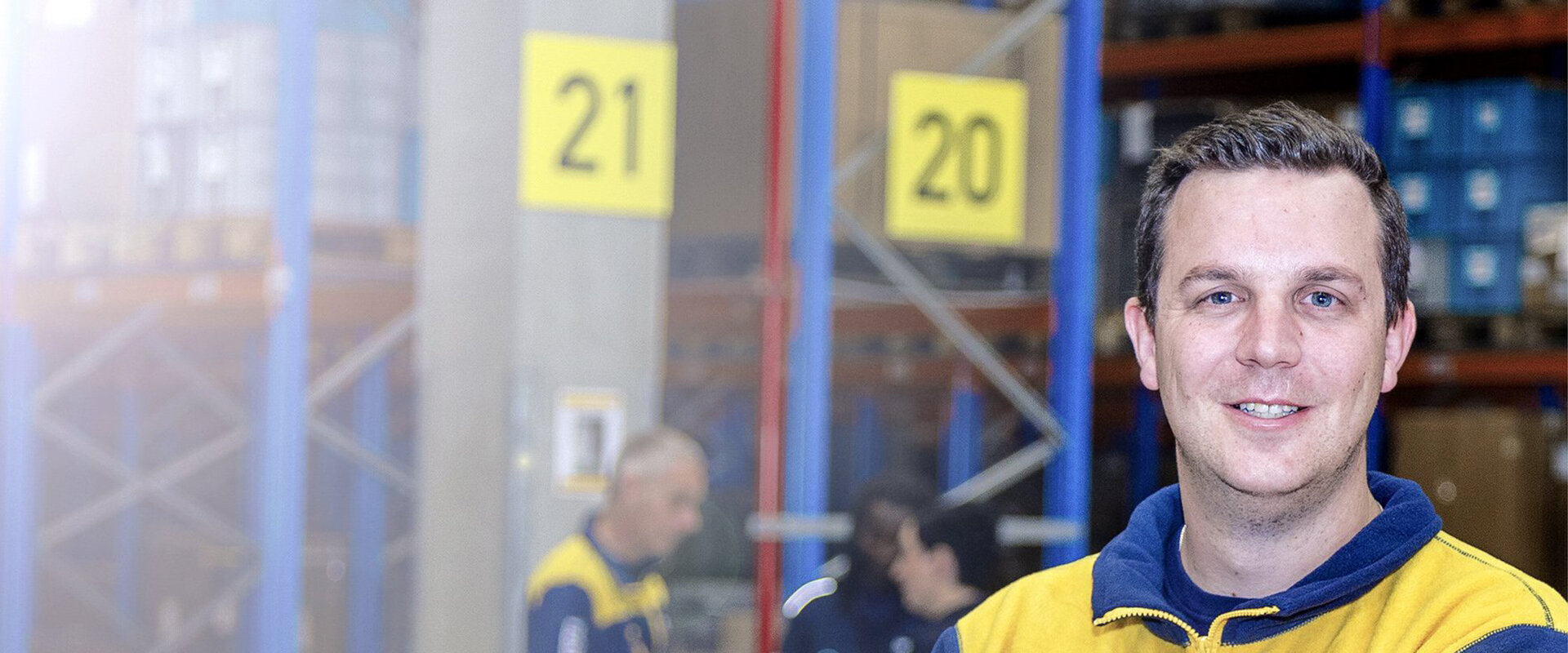 Mitarbeiter in einer Lagerhalle