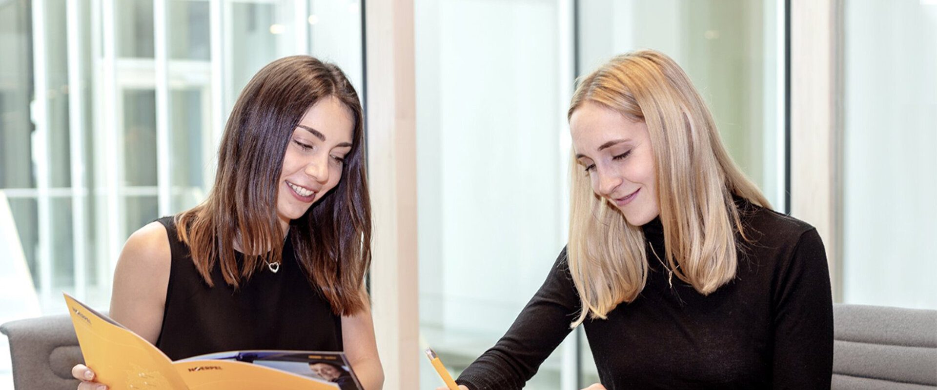 Ausbildung Praktikum Mitarbeiterinnen Besprechung